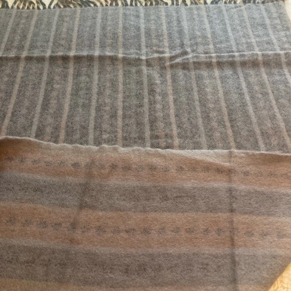 Vintage Alexander Julian (pre Colours) Wool Throw 50x68 includesTwisted Fringe - Picture 2 of 8